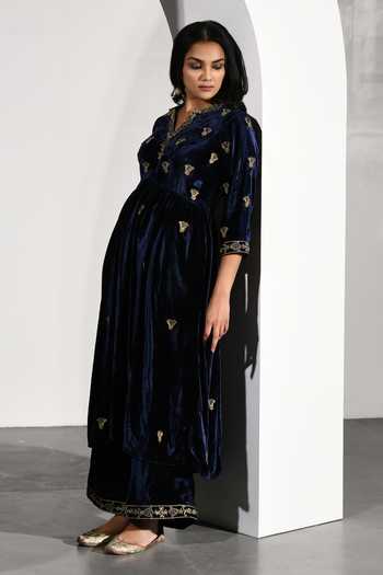 Buy_K-Anshika_Blue Velvet Embroidery Zari Round Notched Floral Kurta And Palazzo Set _Online_at_Aza_Fashions