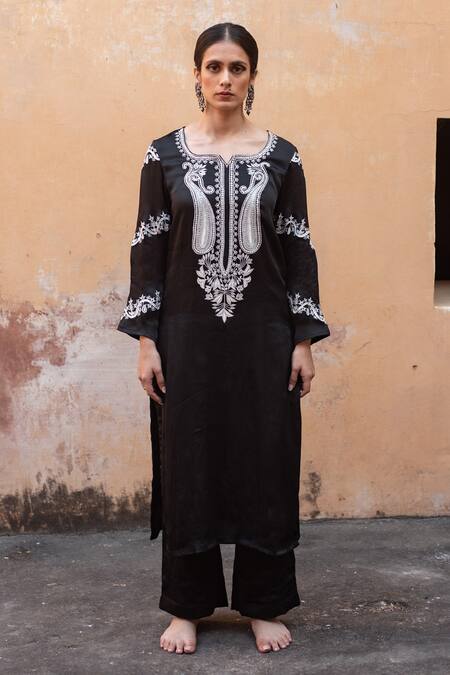 Avaasya Jaipur_Black Cotton, Silk Embroidery Split V-neck Bodice Kurta And Flared Pant Set _Online_at_Aza_Fashions