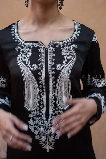 Avaasya Jaipur_Black Cotton, Silk Embroidery Split V-neck Bodice Kurta And Flared Pant Set _at_Aza_Fashions
