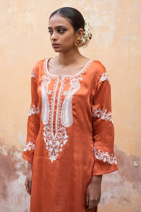 Buy_Avaasya Jaipur_Orange Cotton, Silk Embroidery Split V-neck Paisley Kurta And Flared Pant Set _Online_at_Aza_Fashions