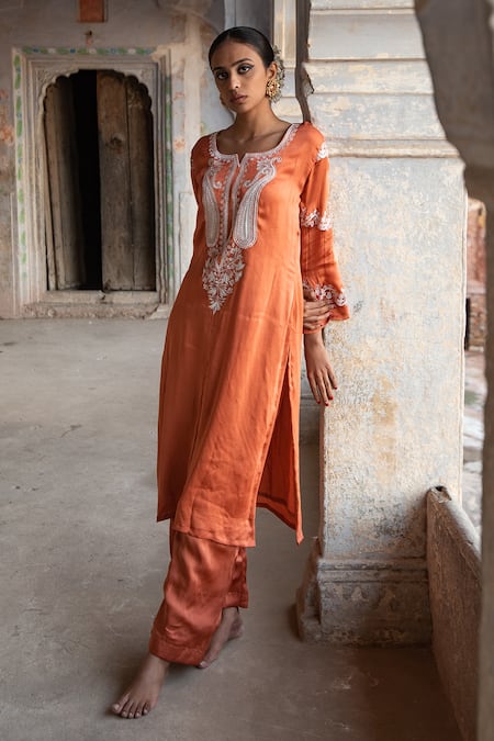 Buy_Avaasya Jaipur_Orange Cotton, Silk Embroidery Split V-neck Paisley Kurta And Flared Pant Set 
