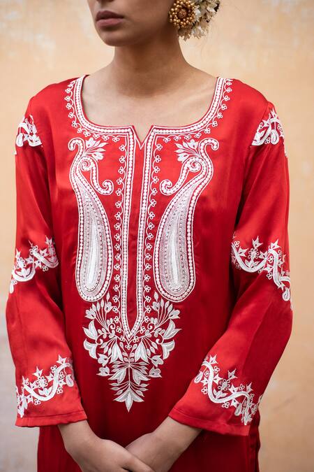 Avaasya Jaipur_Red Cotton, Silk Embroidery Split V-neck Kurta And Pant Set _at_Aza_Fashions