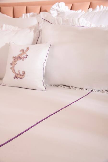 Shop_LA Paloma_White 100% Cotton Embroidered Baroque Bedsheet Set