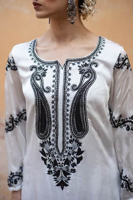 Shop_Avaasya Jaipur_Ivory Cotton, Silk Embroidery Split V-neck Kurta And Pant Set _Online_at_Aza_Fashions