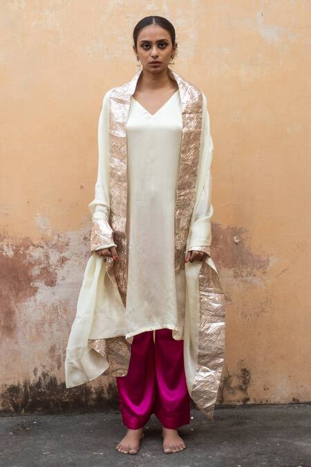 Avaasya Jaipur_White Gabardine, Organza Fringe, Embroidery V-neck Gajji Silk Kurta Set _Online_at_Aza_Fashions