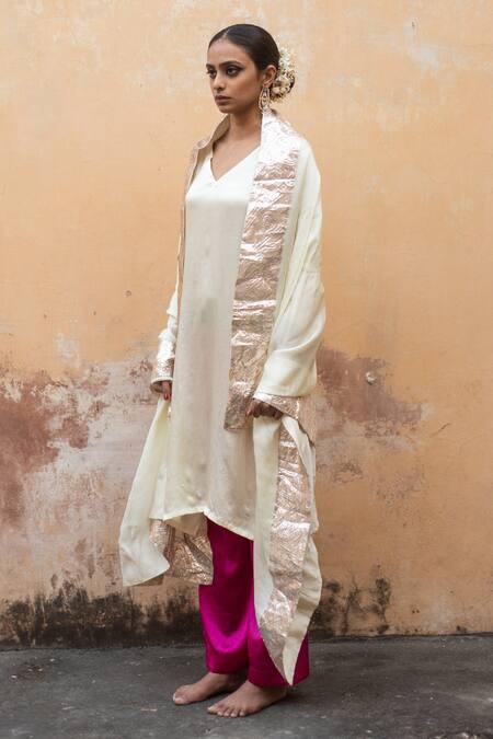 Buy_Avaasya Jaipur_White Gabardine, Organza Fringe, Embroidery V-neck Gajji Silk Kurta Set _Online_at_Aza_Fashions