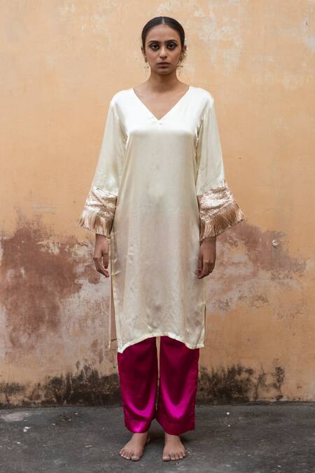 Avaasya Jaipur_White Gabardine, Organza Fringe, Embroidery V-neck Gajji Silk Kurta Set _at_Aza_Fashions