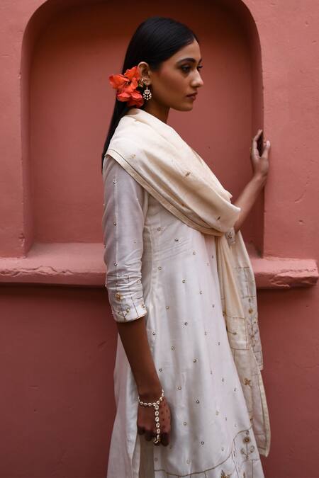Buy_Deep Thee_Ivory Silk, Chanderi Zari, Embroidery V-neck Kurta Sharara Set _Online_at_Aza_Fashions