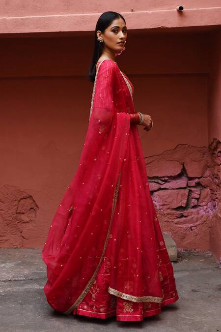 Buy_Deep Thee_Red Silk, Organza Zari, Embroidery V-neck Zardozi Bridal Lehenga Set _Online_at_Aza_Fashions