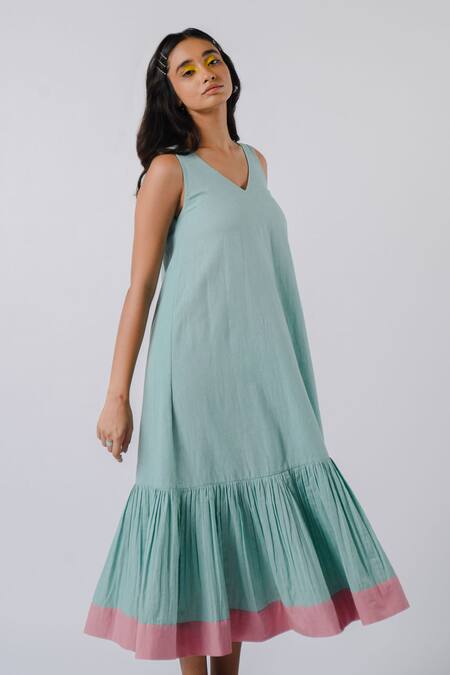 Buy Tussah By Siddhi Shah Green Cotton V-neck Tiered Color Block Dress Online at Aza Fashions Buy_Tussah By Siddhi Shah_Green Cotton V-neck Tiered Color Block Dress _Online_at_Aza_Fashions