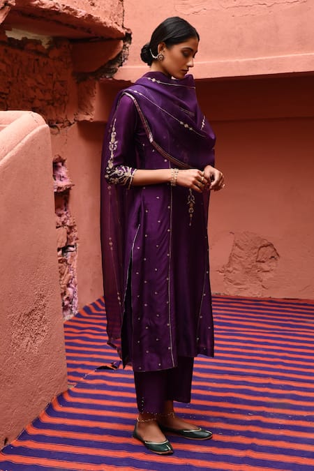 Buy_Deep Thee_Purple Chanderi, Organza Embroidery V-neck Kurta Set _Online_at_Aza_Fashions