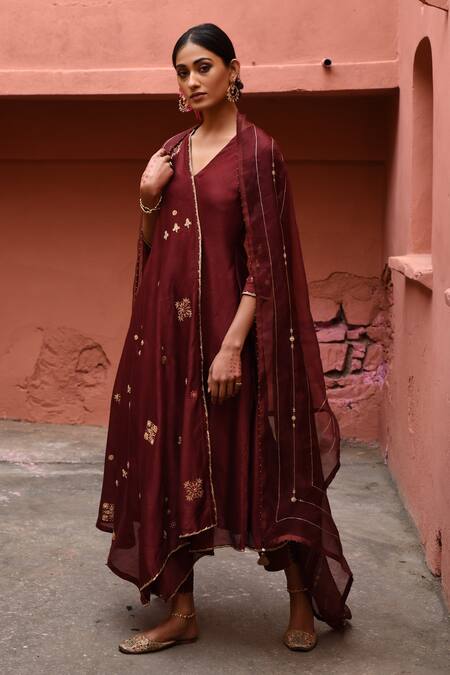 Deep Thee_Maroon Silk Zari, Embroidery V-neck Angrakha Set _Online_at_Aza_Fashions