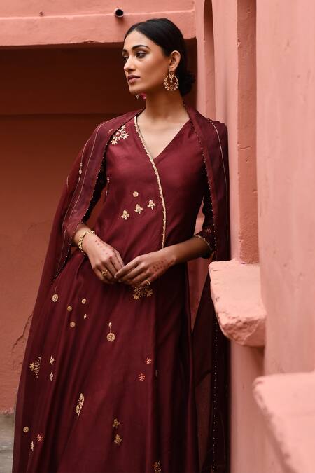 Buy_Deep Thee_Maroon Silk Zari, Embroidery V-neck Angrakha Set _Online_at_Aza_Fashions