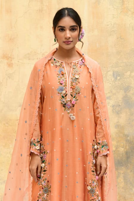 Label Niti Bothra_Peach Silk Embroidery, Lace Split V-neck Floral Bloom Kurta Set _Online_at_Aza_Fashions