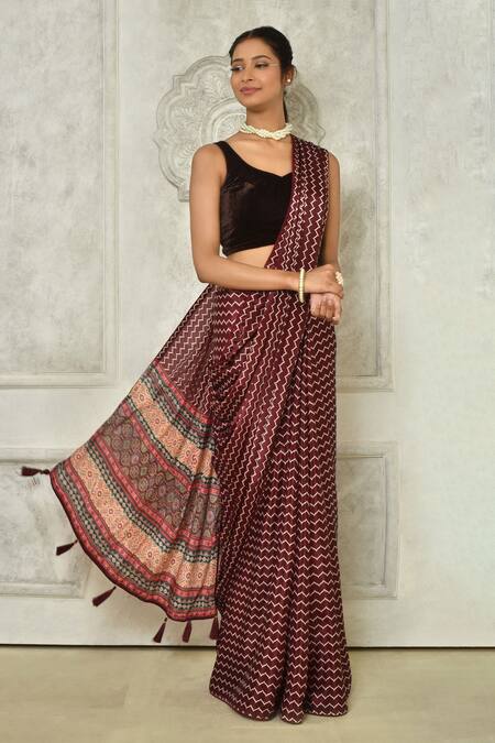 Buy online Maroon Solid Saree With Blouse from ethnic wear for Women by  Fabmora for ₹569 at 72% off | 2024 Limeroad.com