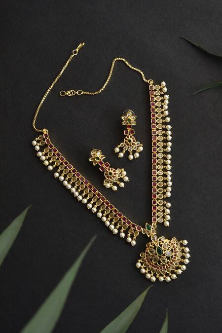 Swabhimann_Green Kundan And Pearl Embellished Pendant Necklace Set_Online_at_Aza_Fashions