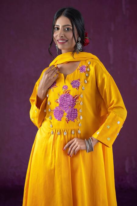 Kacha Tanka Yellow Cotton Satin Applique Floral Round Neck Rose Kurta Set Online at Aza Fashions Kacha Tanka_Yellow Cotton Satin Applique Floral Round Neck Rose Kurta Set _Online_at_Aza_Fashions