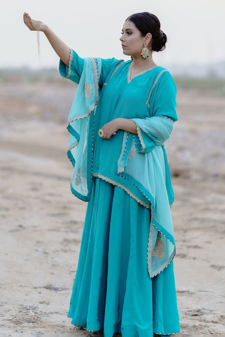 Buy_Daljit Sudan_Cream Dupatta Georgette, Phiran And Lehenga Crepe Tilla Aari V Work Kurta Set _Online_at_Aza_Fashions