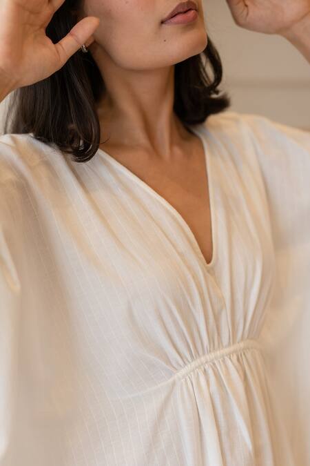 Buy_Vanaras_Off White Cotton V-neck Lyla Flared Kaftan Gown
