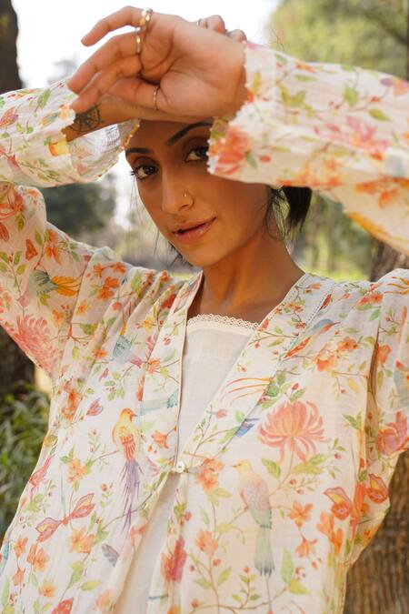 Shop_Dhaari_Off White Handloom Cotton, Silk Embroidery V-neck, Hand Painted Choga With Top _Online_at_Aza_Fashions