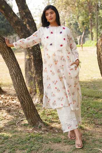 Dhaari_Off White Handloom Cotton, Silk Embroidery Collared Kantha Dress _Online_at_Aza_Fashions