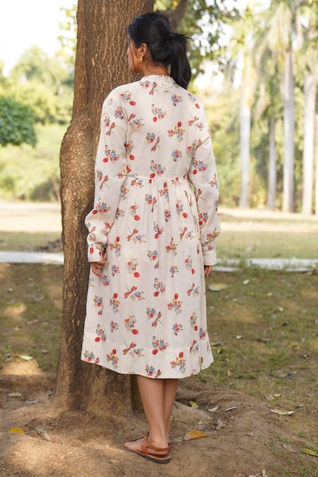 Buy_Dhaari_Off White Handloom Cotton Embroidery Collared Hand Painted Reversible Dress _Online_at_Aza_Fashions