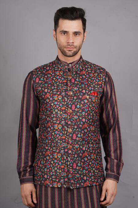 Soniya G_Wine Silk Embroidery Floral Pattern Bundi And Kurta Set_at_Aza_Fashions