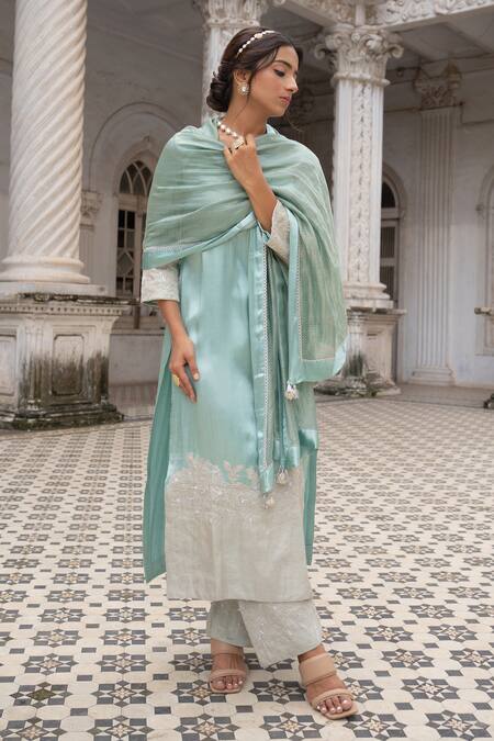 Sheela Suthar Green Gingham, Chanderi, Silk, Gabardine, Kurta Set With Stripe Pattern Dupatta at Aza Fashions Sheela Suthar_Green Gingham, Chanderi, Silk, Gabardine, Kurta Set With Stripe Pattern Dupatta _at_Aza_Fashions