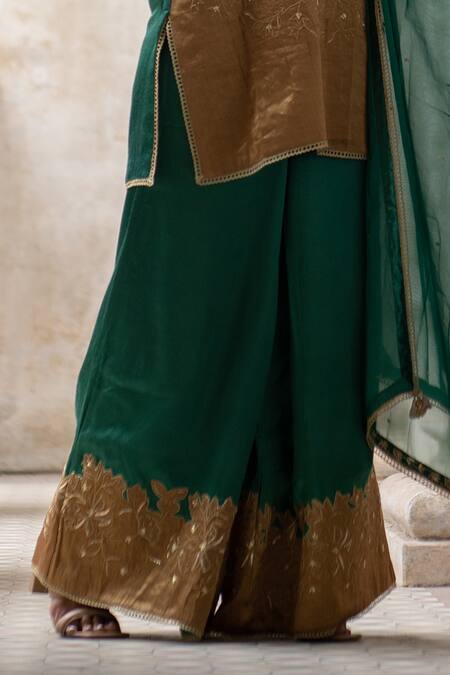 Shop Sheela Suthar Green Organza, Tissue, Gabardine Embroidery, Zari Zardozi Placement Kurta Set Online at Aza Fashions Shop_Sheela Suthar_Green Organza, Tissue, Gabardine Embroidery, Zari Zardozi Placement Kurta Set _Online_at_Aza_Fashions