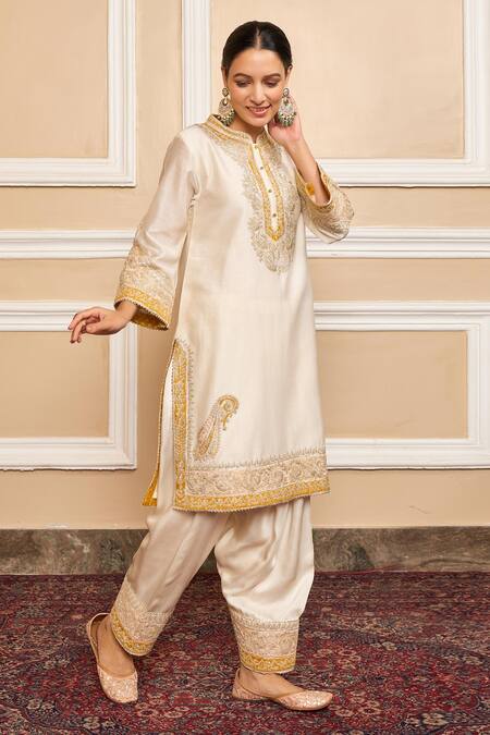 Sheetal Batra_Ivory Dupatta  Organza, Kurta  Pure Embroidered A-line Set _Online_at_Aza_Fashions