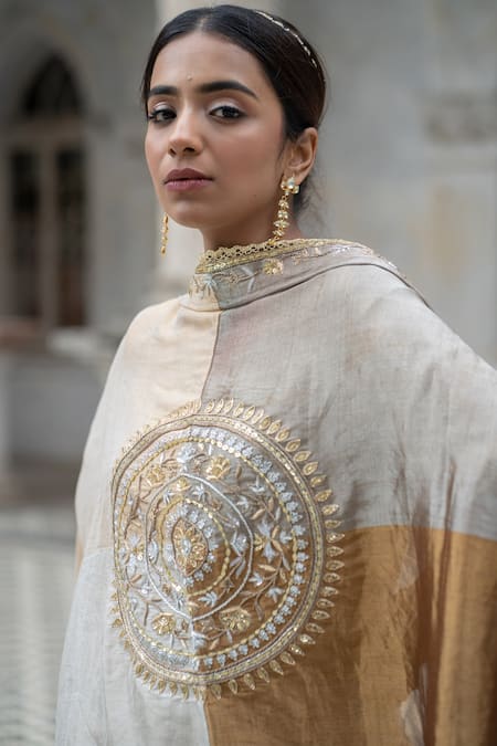 Buy Sheela Suthar Ivory Chanderi, Tissue Zari, Diamonds V-neck Stripe Pattern Kurta Gharara Set Online at Aza Fashions Buy_Sheela Suthar_Ivory Chanderi, Tissue Zari, Diamonds V-neck Stripe Pattern Kurta Gharara Set _Online_at_Aza_Fashions