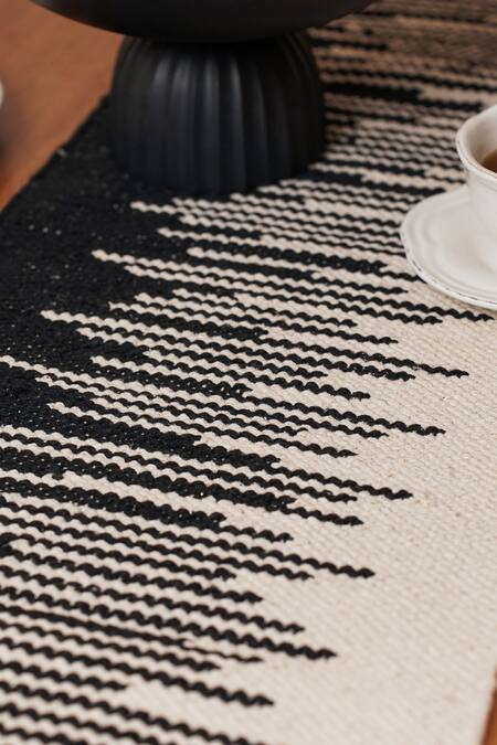 Buy_The Kargha Story_Black 100% Natural Cotton Woven Monochromic Rhythm Table Runner_Online_at_Aza_Fashions