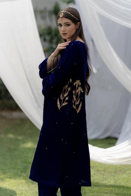 Daljit Sudan_Blue Velvet Kashmiri Tilla And Aari Boat Phiran Kurta And Pant Set _Online_at_Aza_Fashions