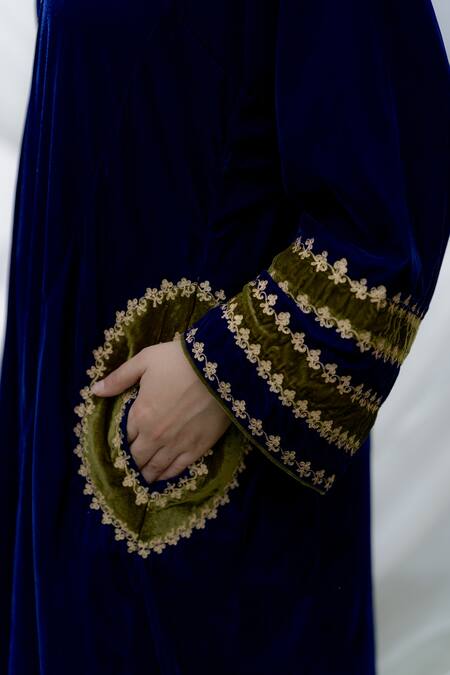 Daljit Sudan Cream Velvet Kashmiri Tilla Aari V Neck Phiran Kurta And Pant Set Online at Aza Fashions Daljit Sudan_Cream Velvet Kashmiri Tilla Aari V Neck Phiran Kurta And Pant Set_Online_at_Aza_Fashions