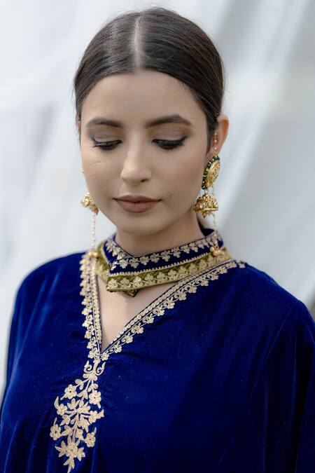 Buy Daljit Sudan Cream Velvet Kashmiri Tilla Aari V Neck Phiran Kurta And Pant Set Online at Aza Fashions Buy_Daljit Sudan_Cream Velvet Kashmiri Tilla Aari V Neck Phiran Kurta And Pant Set_Online_at_Aza_Fashions