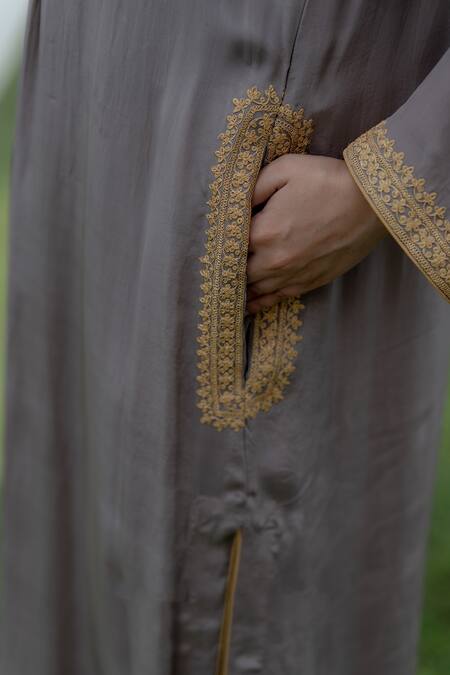 Shop_Daljit Sudan_Grey Crepe Kashmiri Tilla Band Collar Embroidered Phiran Kurta Pant Set _Online_at_Aza_Fashions