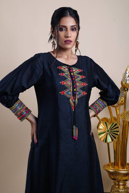 Buy Bhusattva Black Organic Silk Embroidery Sequin Keyhole Geometric Placket Dress Online at Aza Fashions Buy_Bhusattva_Black Organic Silk Embroidery Sequin Keyhole Geometric Placket Dress _Online_at_Aza_Fashions