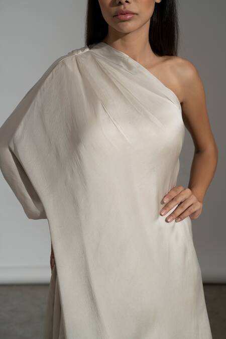 Amrta By Guneet Kondal Off White Viscose Asymmetric Paros One Shoulder Kaftan Gown at Aza Fashions Amrta By Guneet Kondal_Off White Viscose Asymmetric Paros One Shoulder Kaftan Gown _at_Aza_Fashions