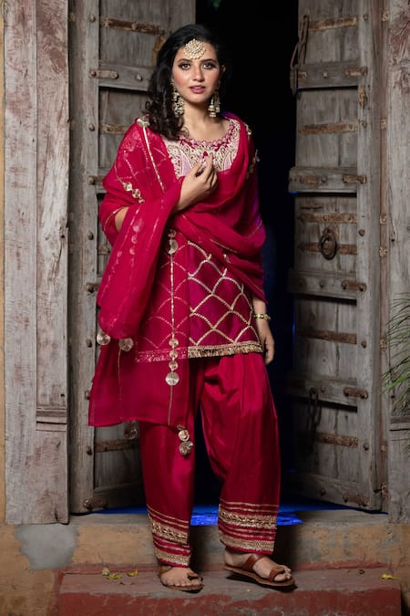 Shop_Leela By A_Maroon Organza, Chanderi Gota, Paisley, Scallop, Zari Boat Embroidered Kurta Set_Online_at_Aza_Fashions