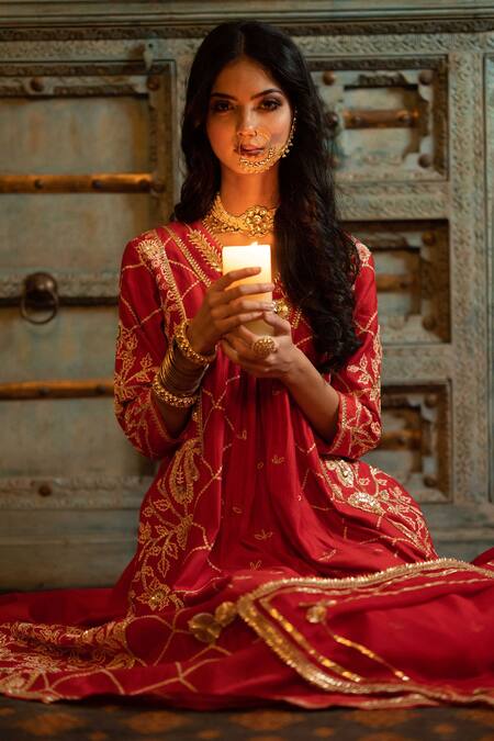 Leela By A_Red Organza, Chanderi Floral, Gota V Neck Embroidered Kurta Set_at_Aza_Fashions