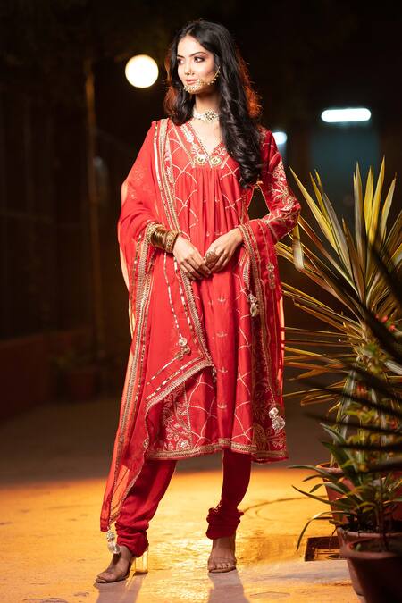 Buy_Leela By A_Red Organza, Chanderi Floral, Gota V Neck Embroidered Kurta Set_Online_at_Aza_Fashions