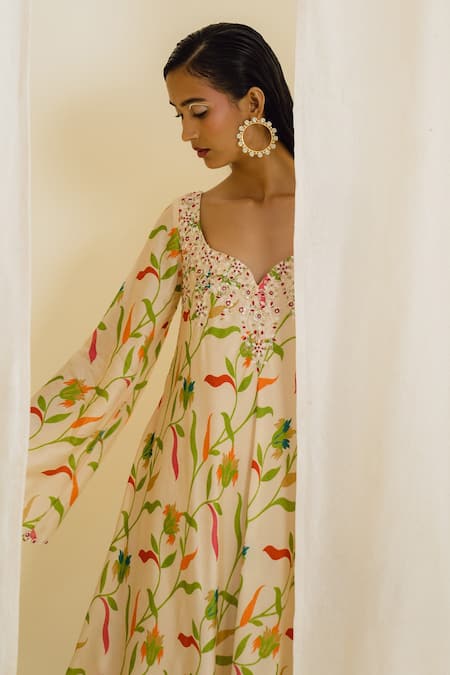Drishti & Zahabia_Cream Crepe Embroidery Split V-neck Bell Sleeve Kurta And Cropped Pant Set _at_Aza_Fashions