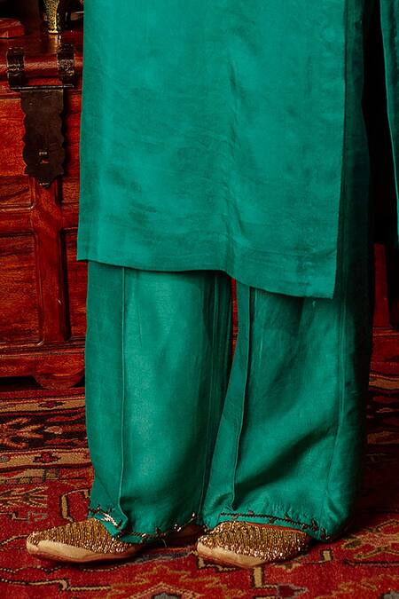 LAHARIO_Green , Organza Embroidery, Placed Floral Embellished Kurta Pant Set _Online_at_Aza_Fashions