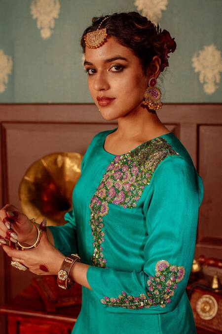 Shop_LAHARIO_Green , Organza Embroidery, Placed Floral Embellished Kurta Pant Set _Online_at_Aza_Fashions