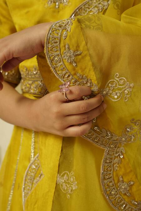 Buy_Rar Studio - Kids_Yellow Chanderi, Linen, Embellished Lehenga Set With Scalloped Border Dupatta_Online_at_Aza_Fashions
