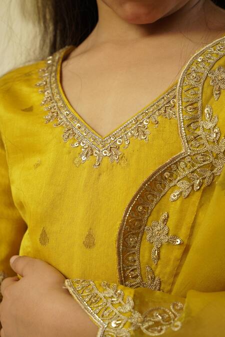 Shop_Rar Studio - Kids_Yellow Chanderi, Linen, Embellished Lehenga Set With Scalloped Border Dupatta_Online_at_Aza_Fashions