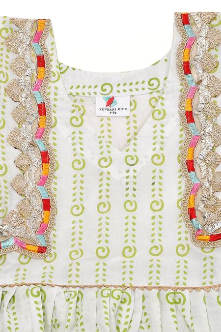 Buy_Yuvraani Jaipur_Green Cotton, Net, Satin Gota Patti, Tassels Stripe Print Anarkali Set _Online_at_Aza_Fashions