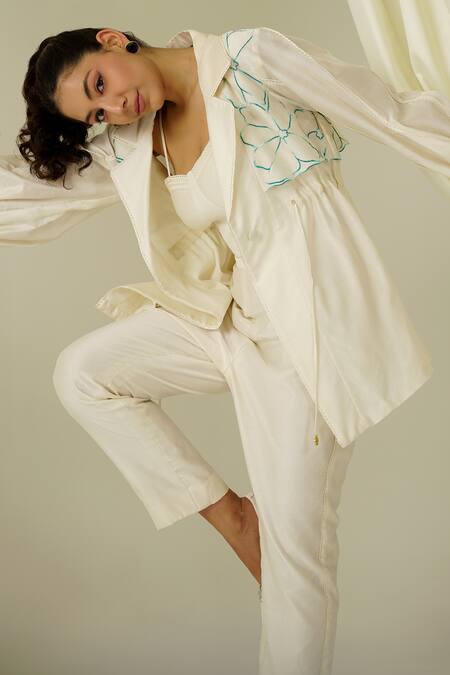 Buy Sakshi Khetterpal Ivory Chanderi Embroidery Sweetheart Neck Trench Pant Set Online at Aza Fashions Buy_Sakshi Khetterpal_Ivory Chanderi Embroidery Sweetheart Neck Trench Pant Set _Online_at_Aza_Fashions