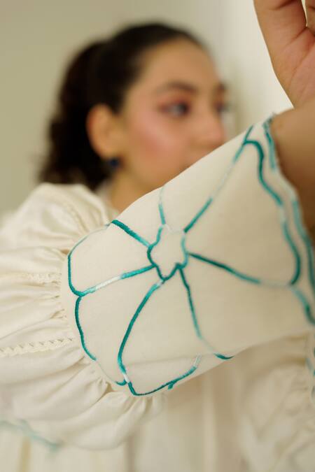 Shop Sakshi Khetterpal Ivory Chanderi Embroidery Sweetheart Neck Trench Pant Set Online at Aza Fashions Shop_Sakshi Khetterpal_Ivory Chanderi Embroidery Sweetheart Neck Trench Pant Set _Online_at_Aza_Fashions