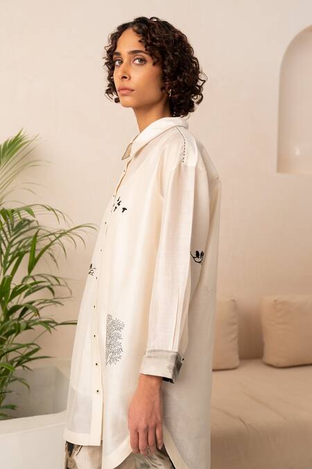 Arcvsh By Pallavi Singh Ivory Chanderi Embroidery Collared Flying Birds Shirt Online at Aza Fashions Arcvsh By Pallavi Singh_Ivory Chanderi Embroidery Collared Flying Birds Shirt _Online_at_Aza_Fashions